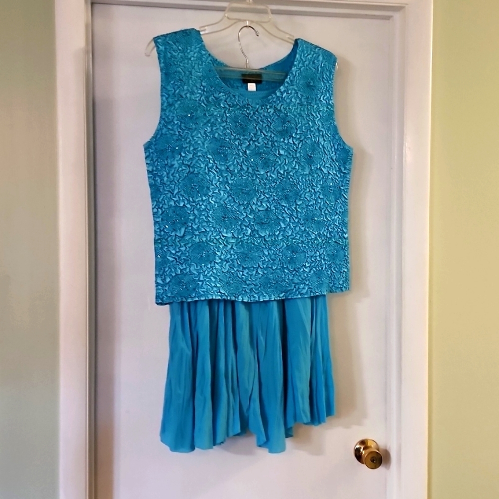 Turquoise skirt and tunic set with light sequins on top.  Size L.